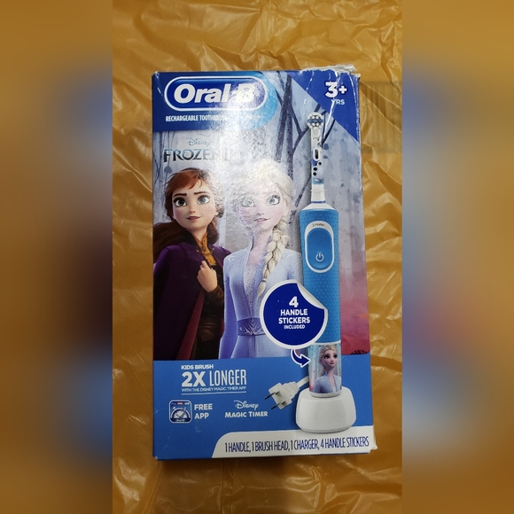 Oral-B Frozen II rechargeable toothbrush - Picture 3 of 4